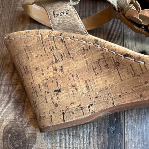 b.o.c. Born Concept Women's Fiore Champagne Sandals with Floral Accents Size 10 - Picture 7 of 14